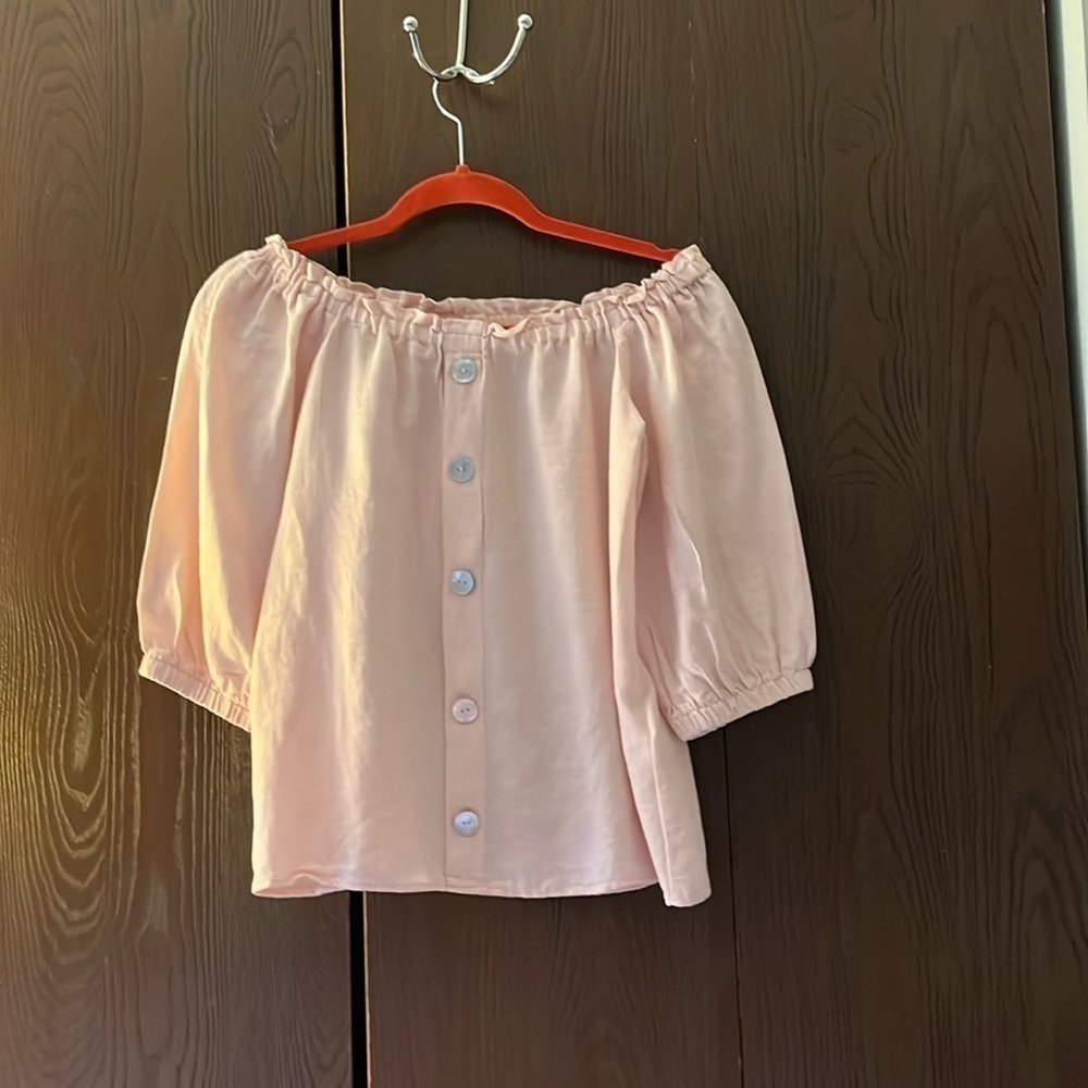 Reserved pink linen blend on the shoulder top. Size M